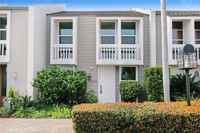 16435 Harbour Ln Unit 13, Huntington Beach, CA 92649 - view of front of property with roof with shingles