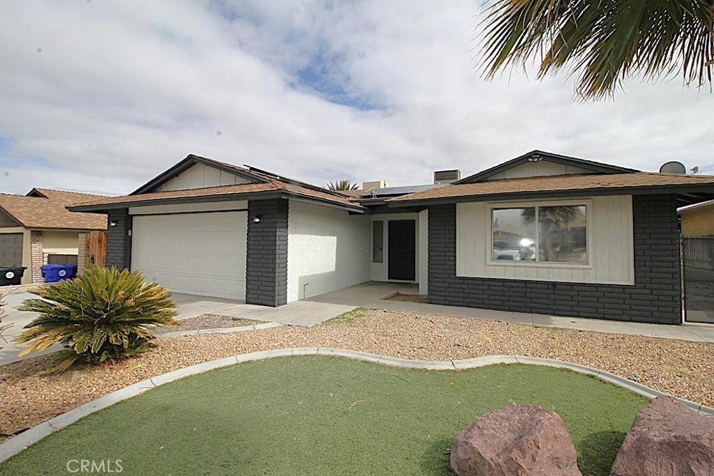 ranch-style home featuring a garage