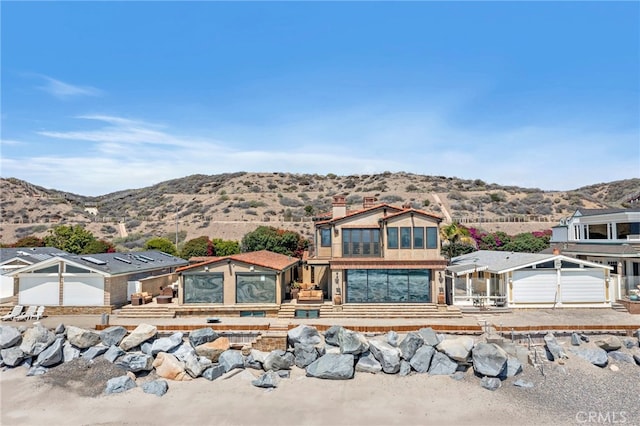 view of front of house featuring a mountain view