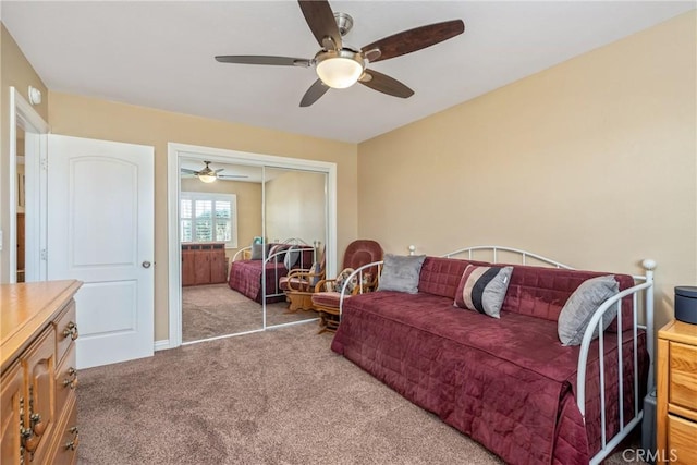 carpeted living room with ceiling fan