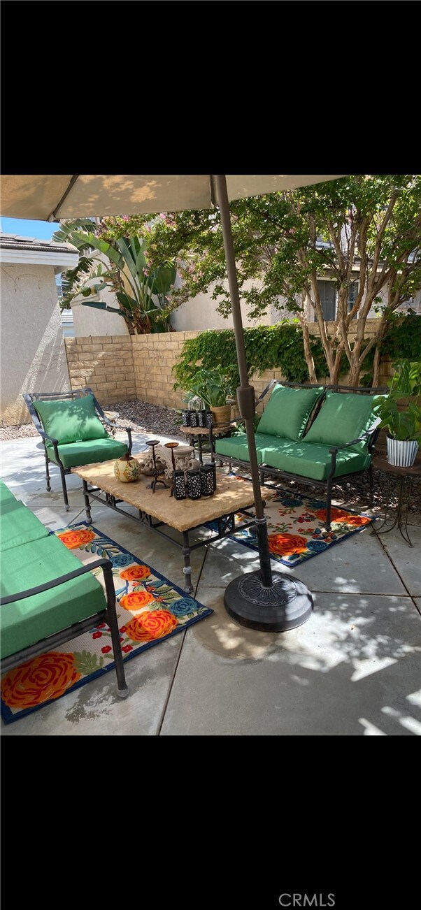 view of property's community featuring an outdoor living space and a patio area