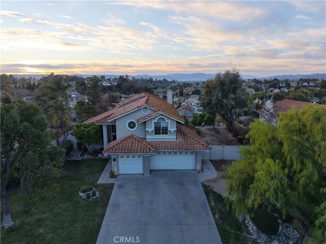 view of front of home featuring a yard