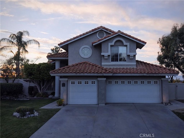 view of front of home featuring a yard and a garage