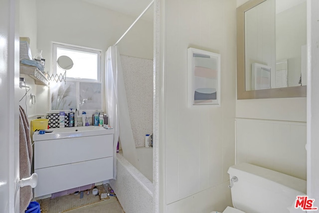 full bathroom featuring shower / tub combo, vanity, and toilet