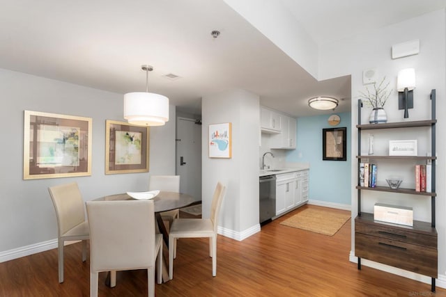 dining area with sink and light hardwood / wood-style flooring