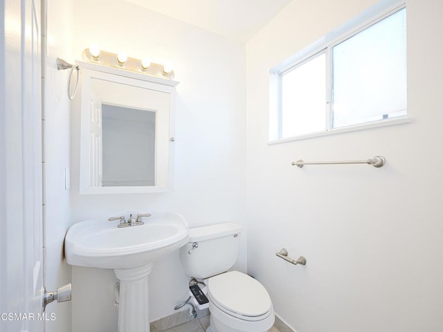 bathroom featuring toilet and sink