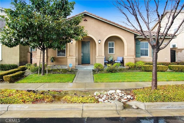 view of front of house with a front lawn