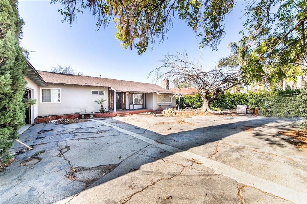 single story home featuring a patio