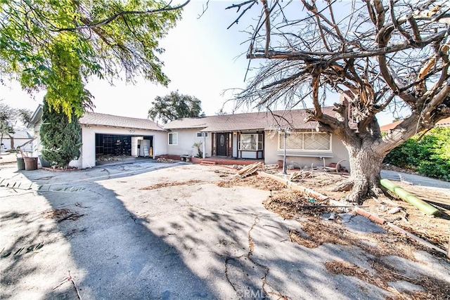 single story home with a garage