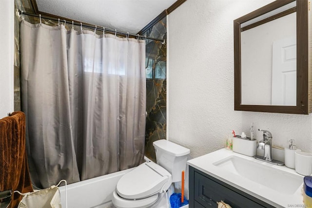 full bathroom with shower / tub combo with curtain, vanity, and toilet