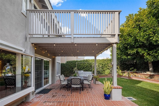 view of patio featuring a balcony