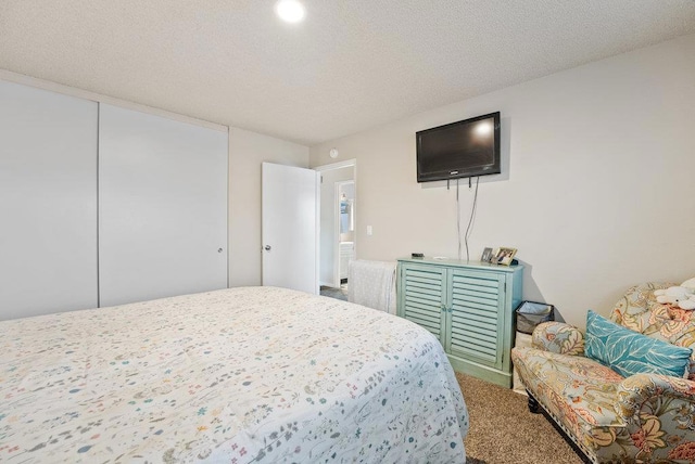 bedroom with carpet flooring and a textured ceiling