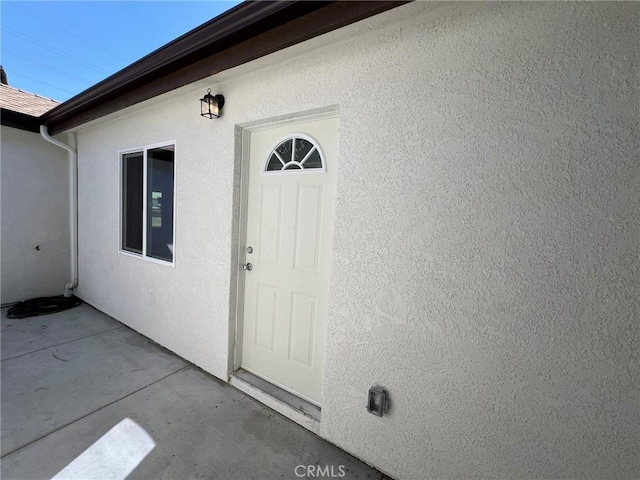 property entrance featuring a patio