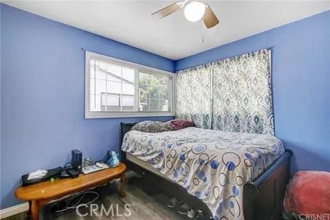 bedroom featuring ceiling fan