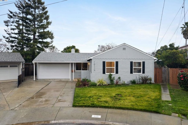 single story home with a front lawn