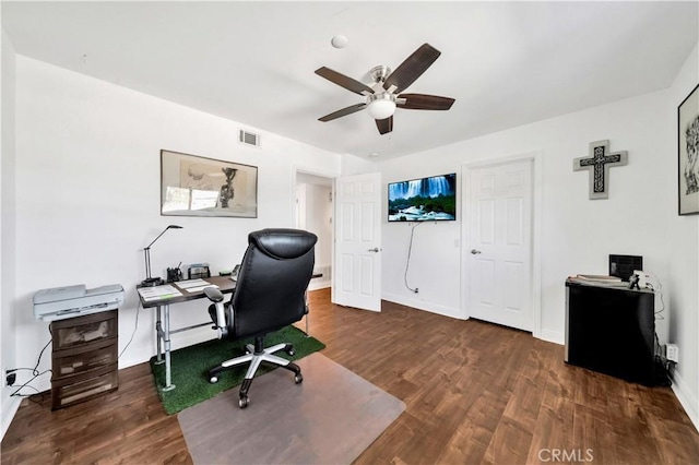 office area featuring dark wood-type flooring and ceiling fan