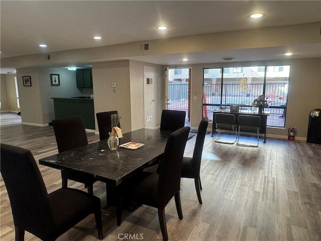 dining area featuring recessed lighting, light wood-style floors, and baseboards