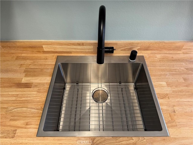 room details featuring sink