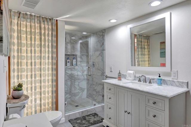 full bathroom with a stall shower, toilet, visible vents, recessed lighting, and vanity