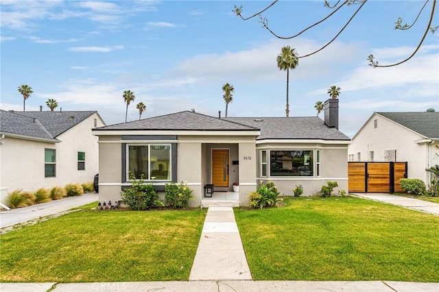 bungalow featuring a front yard