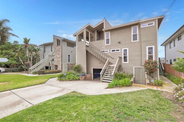 back of house featuring a yard