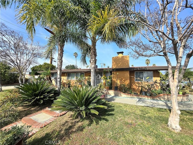 view of front of house with a front lawn