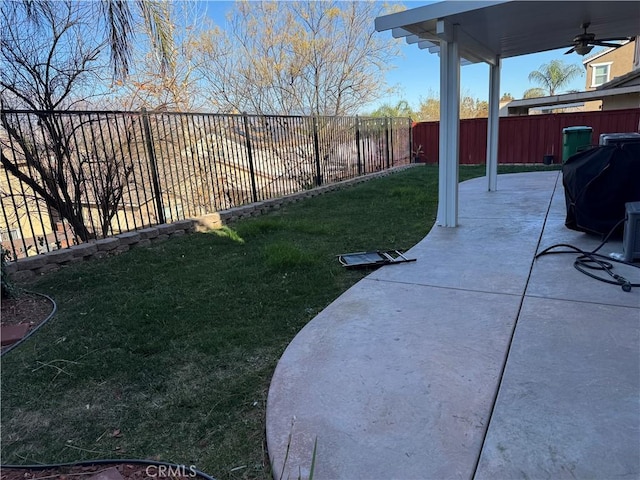 view of yard with a patio area and ceiling fan