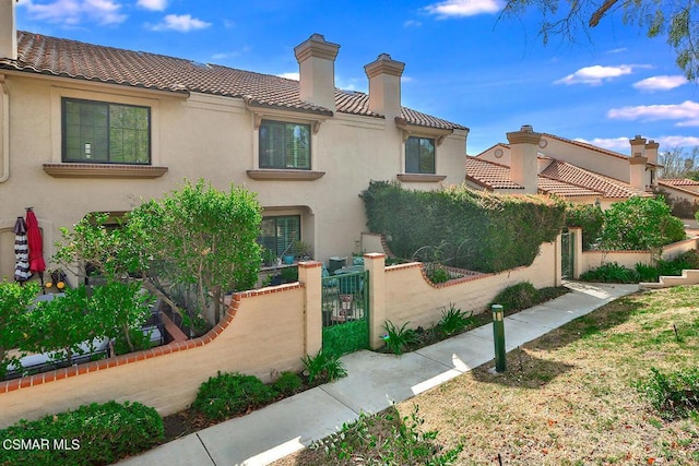 view of mediterranean / spanish-style home