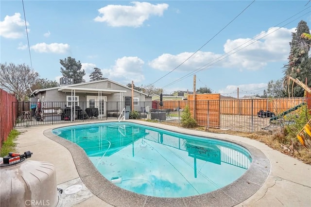 view of swimming pool