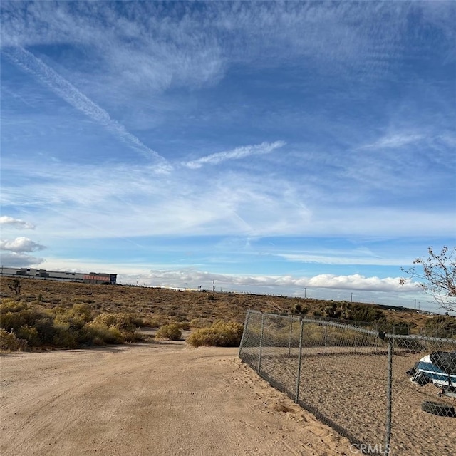 view of yard featuring a rural view