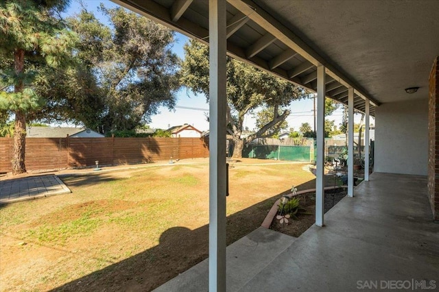 view of yard featuring a patio area