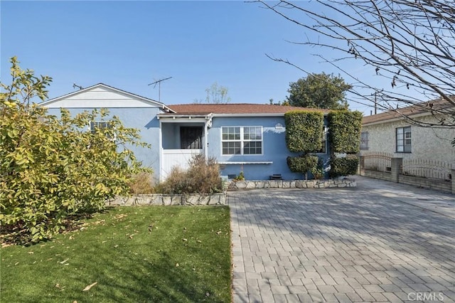 view of front of property with a front lawn