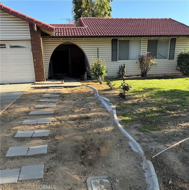 view of front facade with a garage