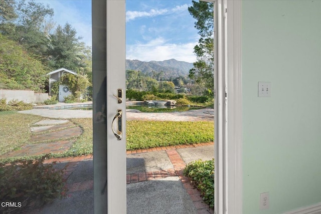 entryway with a mountain view