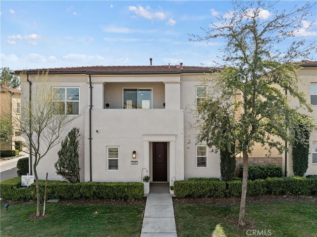 view of front of property with a front yard