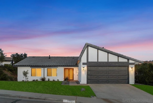 view of front of house featuring a yard and a garage