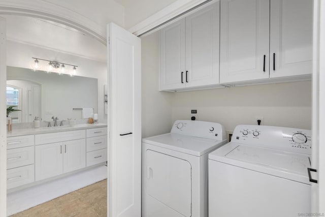 laundry room with sink and washing machine and clothes dryer