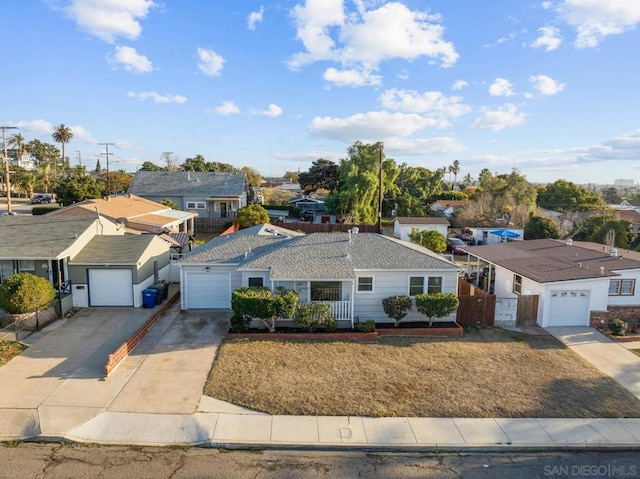 view of front of home featuring a front lawn