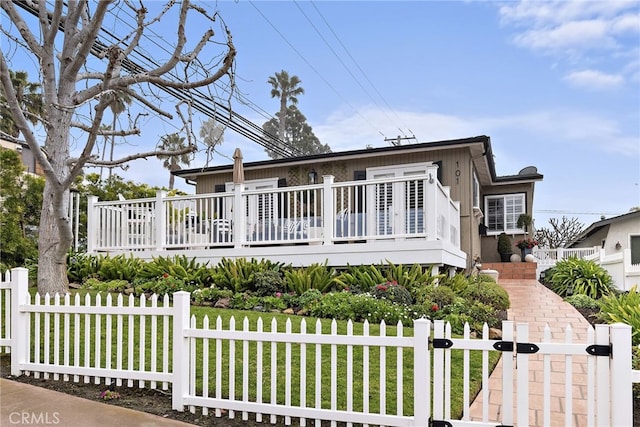 view of front of property with a front lawn