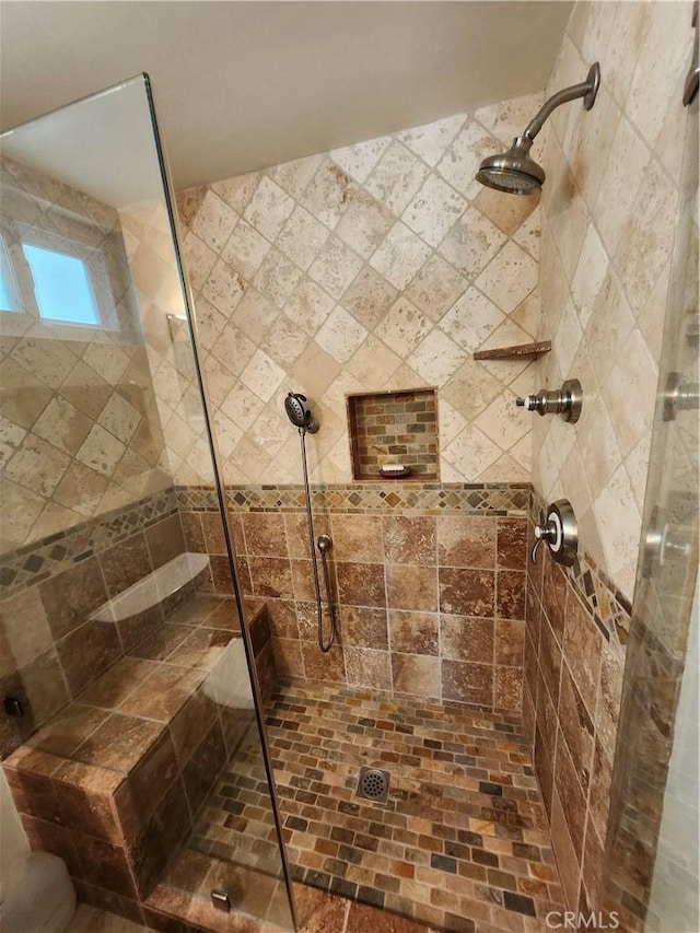 bathroom featuring tiled shower