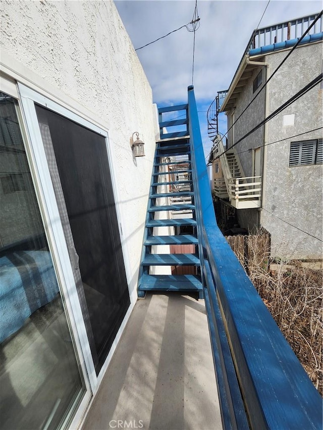 exterior space featuring a balcony