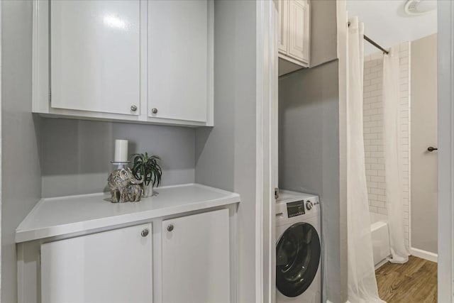 laundry area featuring washer / clothes dryer and hardwood / wood-style floors