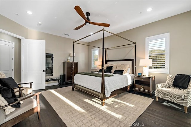 bedroom featuring dark wood-style floors, a ceiling fan, visible vents, and recessed lighting