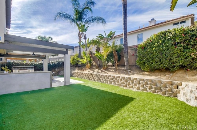 view of yard featuring a pergola