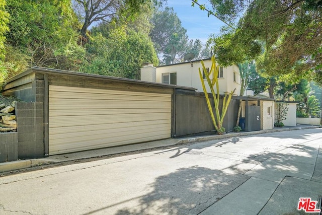 Listing photo 2 for 1710 Franklin Canyon Dr, Los Angeles CA 90210