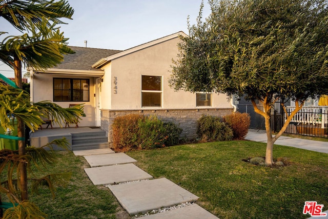 view of front of home with a front lawn