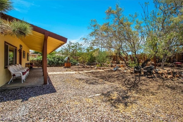 view of yard featuring a patio