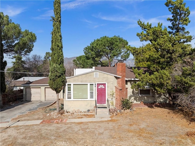 view of front facade with a garage