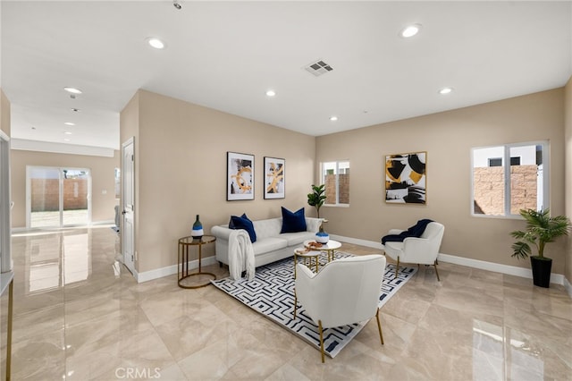 living room featuring recessed lighting, visible vents, plenty of natural light, and baseboards