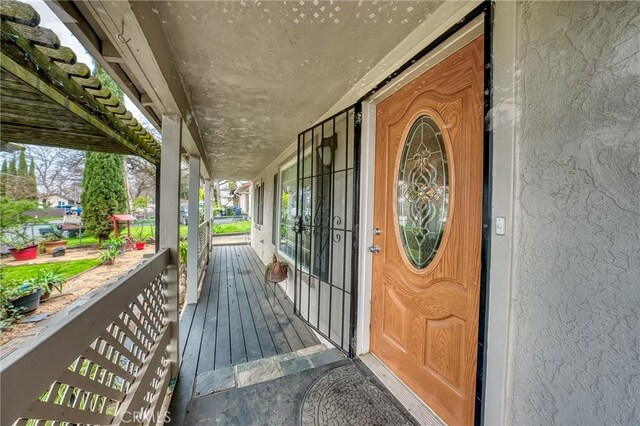 entrance to property featuring a porch